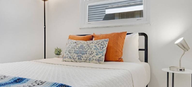 King Bed, Fenced Yard, Parking, TV’s in All Rooms! Near Parks图片