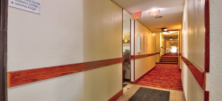 俄克拉何马城机场北温德姆华美达酒店(Ramada by Wyndham Oklahoma City Airport North)图片