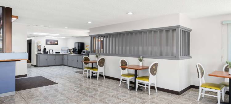 恩波里亚伊克诺旅馆(Econo Lodge)图片