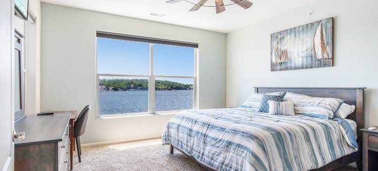 Zero Entry Pool and Elevated Views - Stunning Lakefront Oasis图片