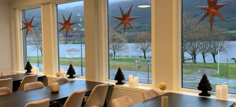 许斯内斯森特伦酒店(Husnes Sentrum Hotell)图片