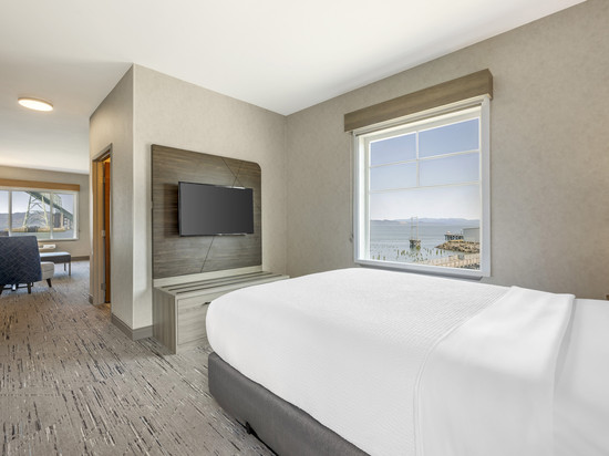 阿斯托里亚智选假日套房酒店