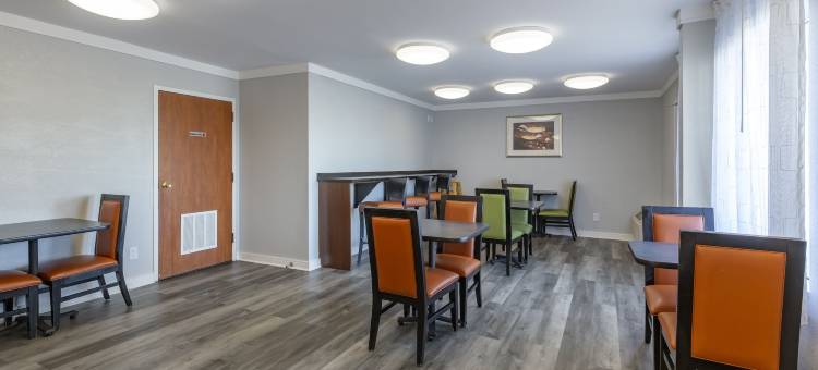 近布拉格堡的费耶特维尔品质酒店Inn(Quality Inn Fayetteville Near Fort Bragg)图片