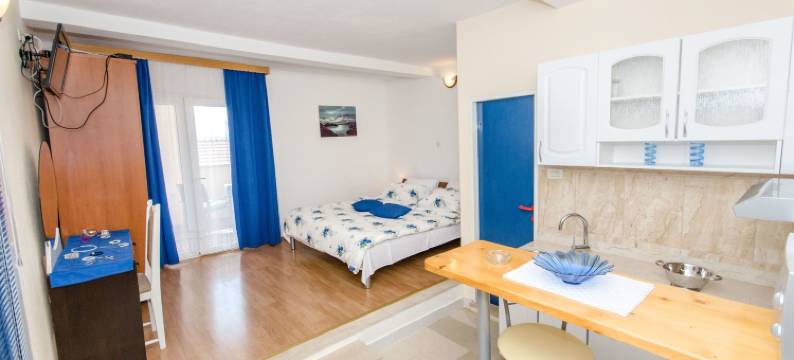 那波里公寓(Apartments and Room Napoli)图片