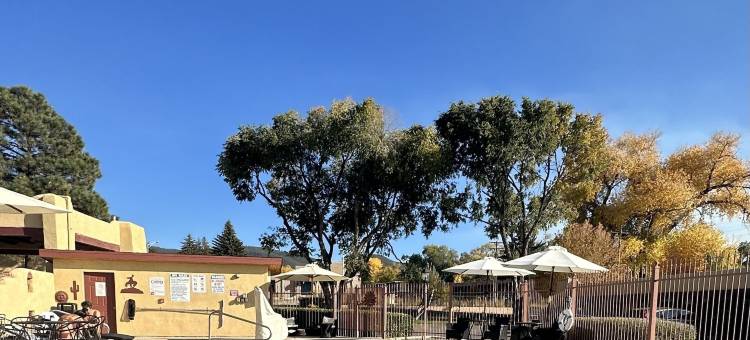 普埃布罗旅舍(El Pueblo Lodge)图片