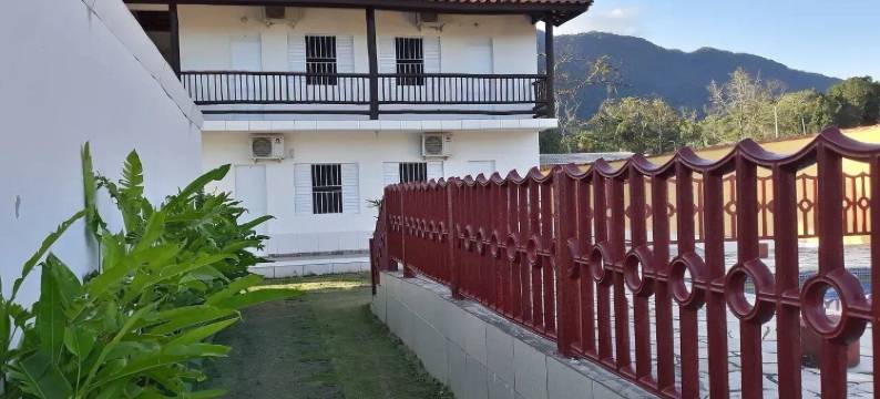 塔尼膳宿公寓，带空调和泳池，马尔塞尔(ESTÚDIO EM Maresias Com AR Condicionado E Piscina)图片