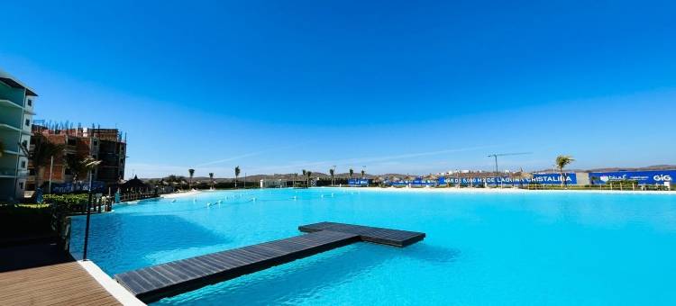 蓝色泻湖(Blue Lagoon)图片