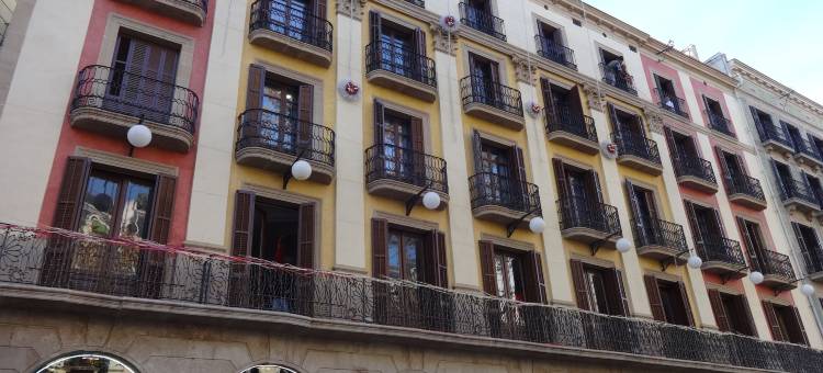 略雷特兰布拉酒店(Room00 Lloret Rambla)图片