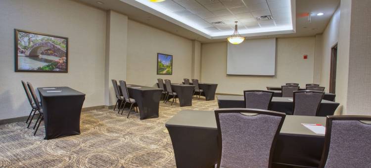 圣安东尼奥-拉坎特拉德鲁里套房酒店(Drury Inn & Suites San Antonio Near la Cantera)图片