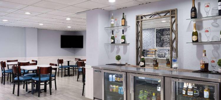 伊利诺伊州伍德斯托克温德姆阿美瑞辛酒店(AmericInn by Wyndham Woodstock IL)图片