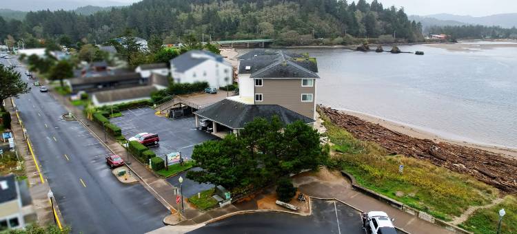 OYO林肯城西莱茨湾海滨酒店(Siletz Bay Beachfront Hotel by OYO Lincoln City)图片