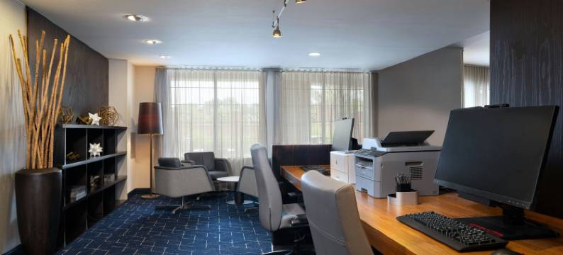 奥马哈阿克萨本村万怡酒店(Courtyard Omaha Aksarben Village)图片