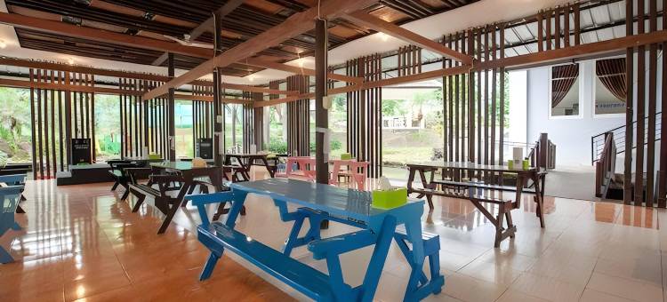 帕帕卡纳农场米特拉红门酒店@帕西特莫约克托(Papa Kana Farm Mitra RedDoorz at Pacet Mojokerto)图片