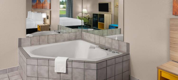 鹰河戴斯酒店(Days Inn by Wyndham Eagle River)图片