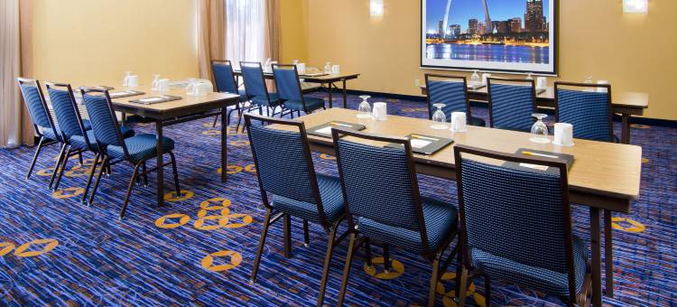 圣路易斯西港广场万怡酒店(Courtyard St. Louis Westport Plaza)图片