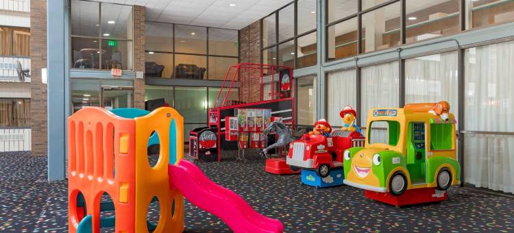 兰辛西克拉丽奥酒店及会议中心(Clarion Hotel & Conference Center Lansing West)图片