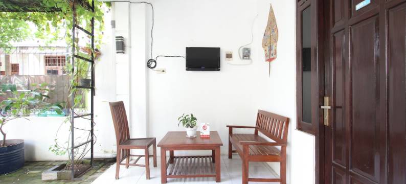 OYO 95108 纳雷斯瓦里民宿伊斯兰旅馆(OYO 95108 Nareswari Homestay Syariah)图片