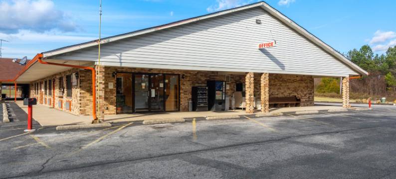 Hotel O 波特兰经济型宾馆，靠近I-65(Budget Host Inn by Hotel O Portland Near I-65)图片