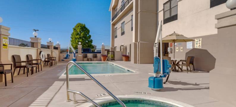 拉波特舒适套房 - 贝敦(Comfort Suites la Porte - Baytown)图片