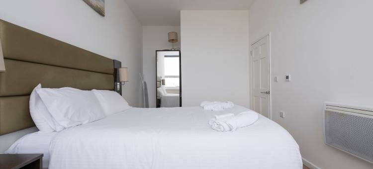 Modern comfort near The Hawthorns Station图片
