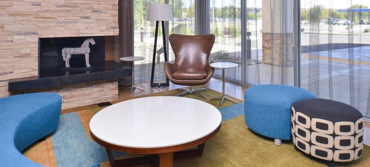 法明顿万枫酒店及套房(Fairfield Inn & Suites Farmington)图片