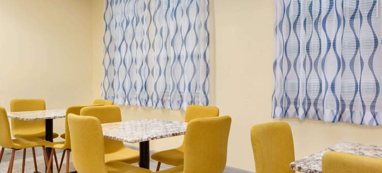 达拉斯沃斯堡机场南戴斯套房酒店(Days Inn & Suites by Wyndham Euless DFW Airport South)图片