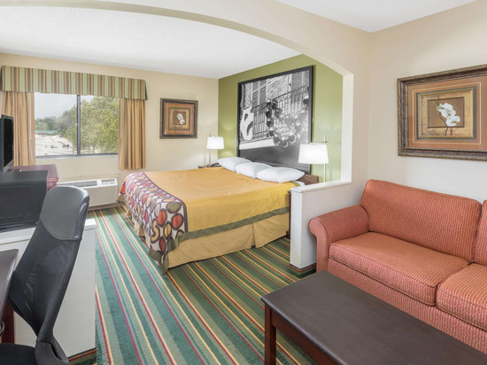 杜松拉斐特西区速8酒店