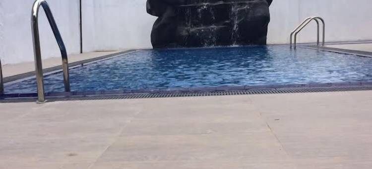 玛哈库马拉白房子酒店(Mahakumara White House Hotel)图片