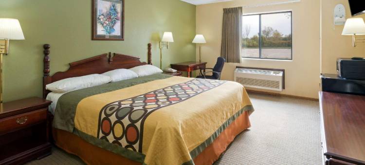 迪卡尔布温德姆速8酒店(Super 8 by Wyndham DeKalb IL)图片