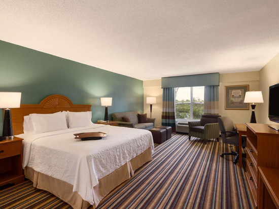 威尼斯南萨拉索塔欢朋套房酒店