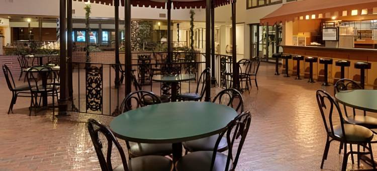 佩恩茨维尔华美达酒店及会议中心(Ramada by Wyndham Paintsville Hotel & Conference Center)图片