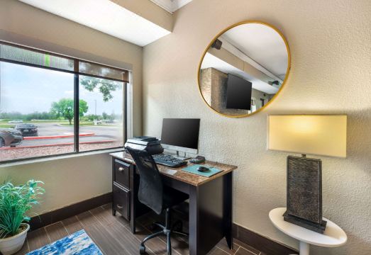 Comfort Suites Omaha East-Council Bluffs Hotel Overview