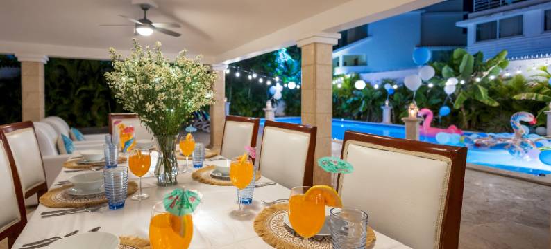 Beachfront 8Br Villa with Pool & Maid *Los Corales图片