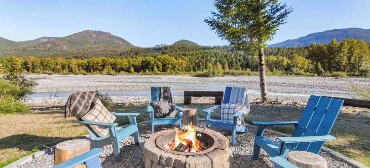 Th River House- Riverfront Cabin with Hot Tub, Fire Pit and Gazebo图片