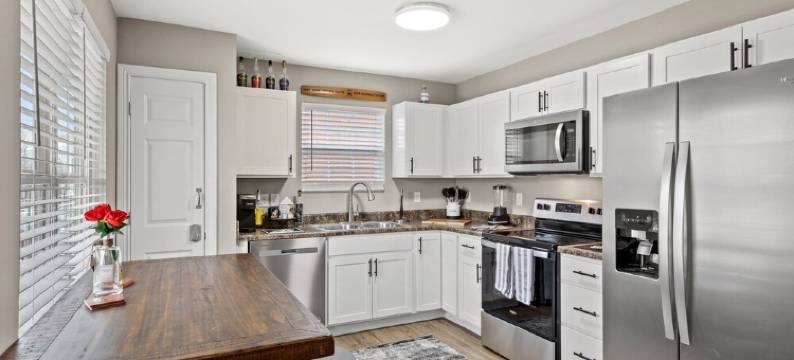 Bourbon Chaser- Horse Park 12min, Ark 30min, Hot Tub, 4 Bedrooms, Walk Downtown图片