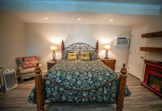 Cottage on Armstrong Hotel Overview