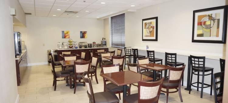 克利夫兰机场贝斯特韦斯特套房酒店(Best Western Airport Inn  Suites Cleveland)图片