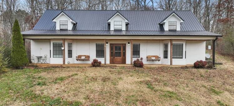 Expansive Outdoor Spaces and Cozy Interiors - Inviting Nature Retreat图片