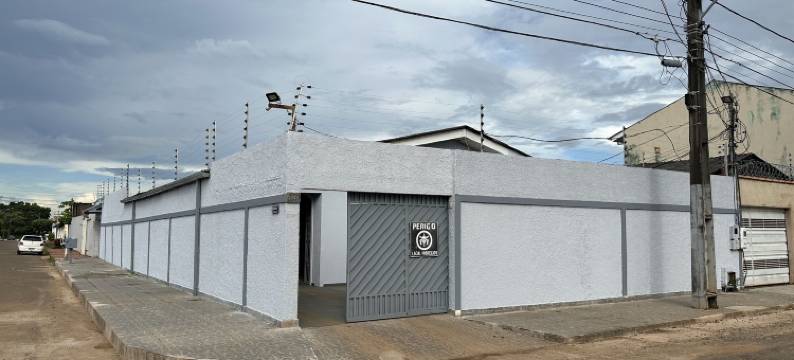 与购物中心PVH后面的波萨达住宅(Pousada Residencial - Pvh)图片