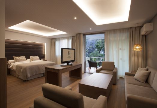 Hotel Colon Rambla Hotel Overview