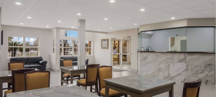 查尔斯湖I-210出口5美洲最佳价值套房酒店(Americas Best Value Inn and Suites Lake Charles I210 Exit 5)图片