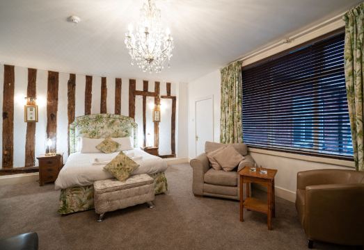 Caravelli Hotel Overview