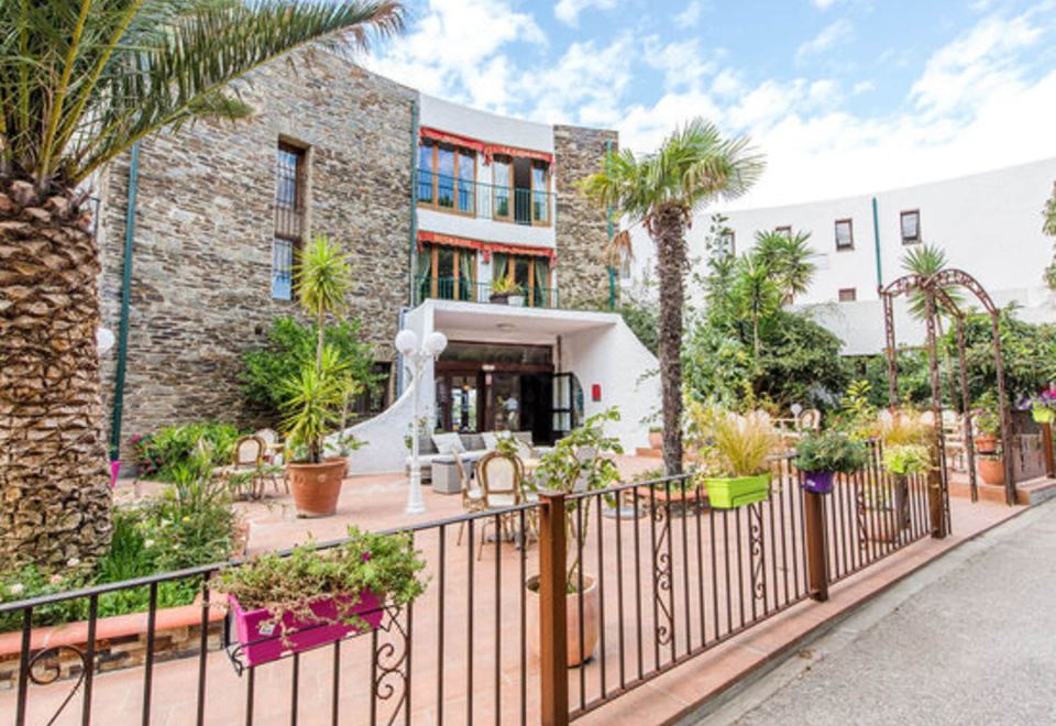 Le Catalan Over view