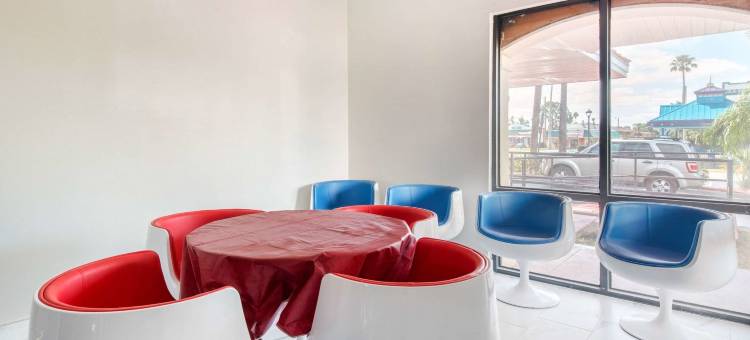 克拉丽奥酒店及套房-基西米-南布埃纳维斯塔湖(Clarion Inn & Suites Kissimmee-Lake Buena Vista South)图片