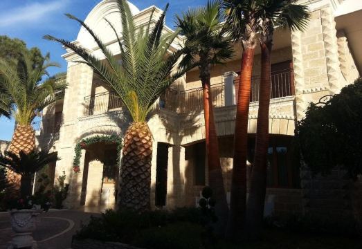 Maison Reale Hotel Overview