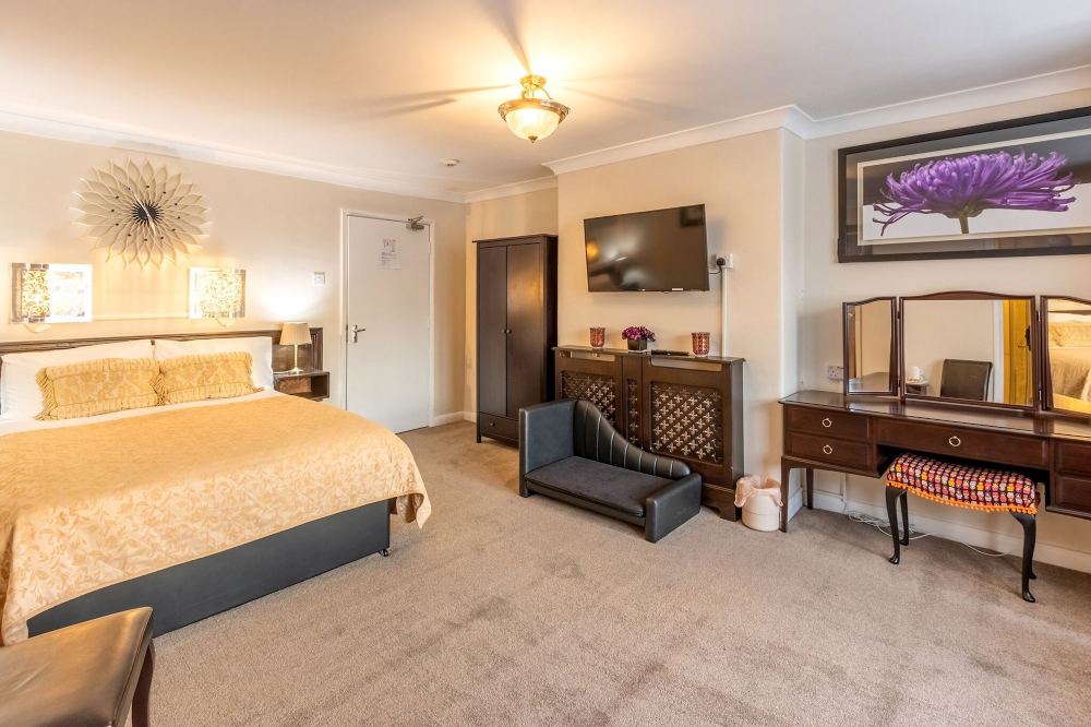 Fox & Hound HotelOver view