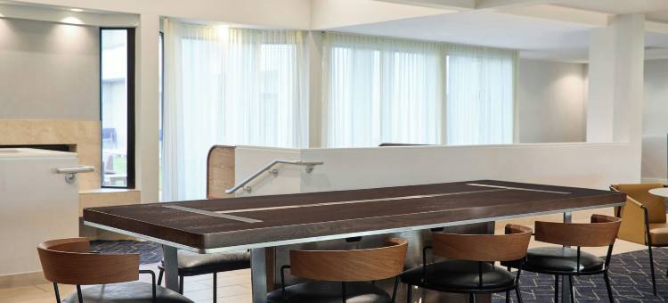 圣路易斯科瑞维科万怡酒店(Courtyard St. Louis Creve Coeur)图片