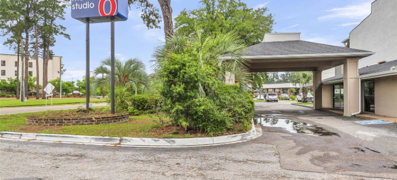 6号汽车旅馆萨默维尔，南卡罗来纳州 – 杜鹃广场(Motel 6 Summerville, SC Charleston)图片