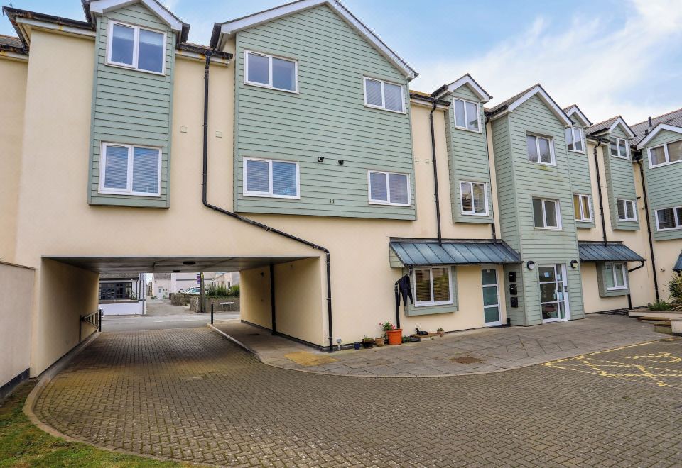 Tides Reach Hotel Overview