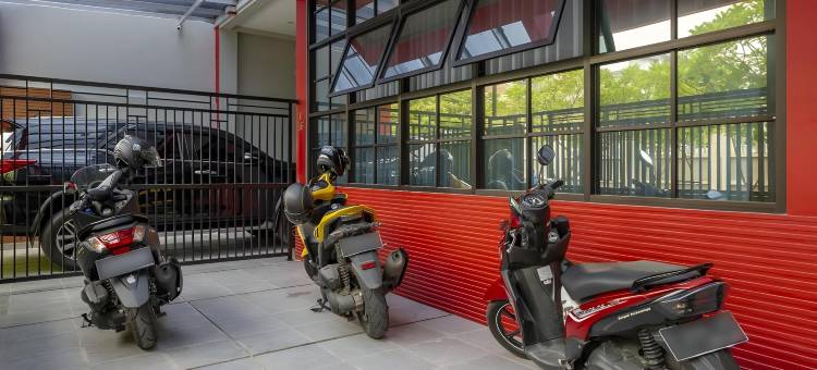 红多兹酒店@泗水耶穆尔萨利2号(RedDoorz @ Jemursari Surabaya 2)图片